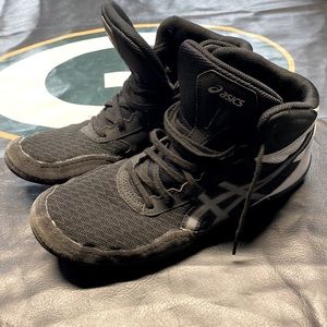 Asics Youth wrestling shoes size 8.5